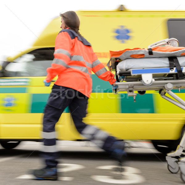 Courir paramédicaux femme à l'extérieur [[stock_photo]] © CandyboxPhoto