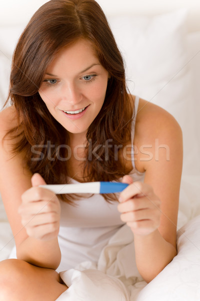 Test de grossesse heureux étonné femme positif entraîner [[stock_photo]] © CandyboxPhoto