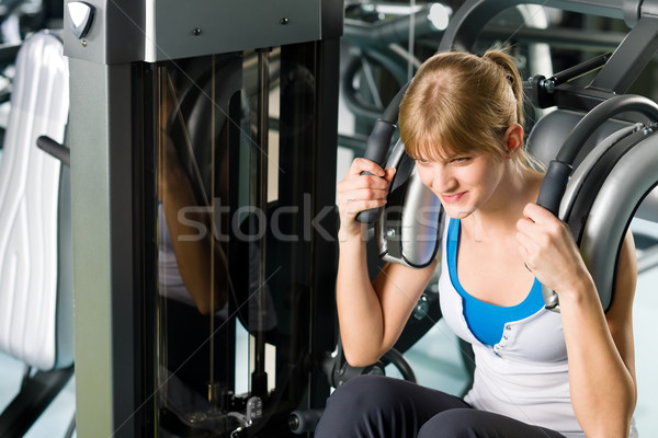 商業照片: 年輕女子 · 行使 · 腹部的 · 健身 · 中心 · 肌肉