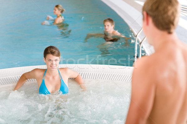 Piscina relajarse bañera de hidromasaje jóvenes atractivo Foto stock © CandyboxPhoto