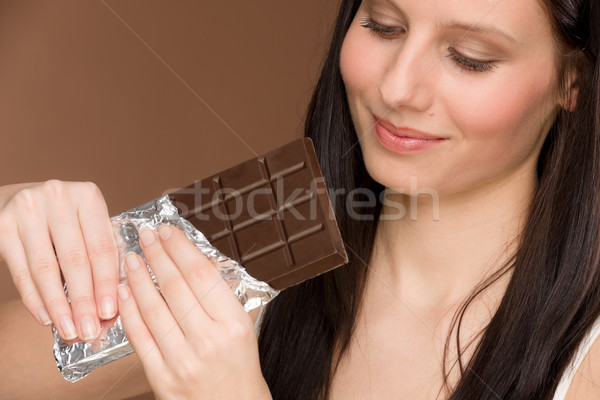 Czekolady portret młoda kobieta gryźć słodycze Zdjęcia stock © CandyboxPhoto