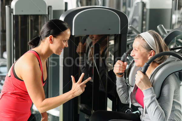 Zdjęcia stock: Osobowych · fitness · trener · starszy · kobieta · wykonywania