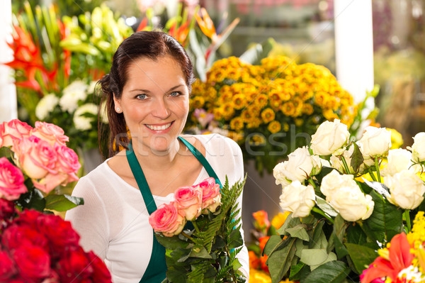 [[stock_photo]]: Souriant · fleuriste · coloré · bouquet