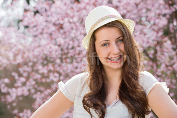 Dziewczyna szelki hat romantyczny wiosną Zdjęcia stock © CandyboxPhoto