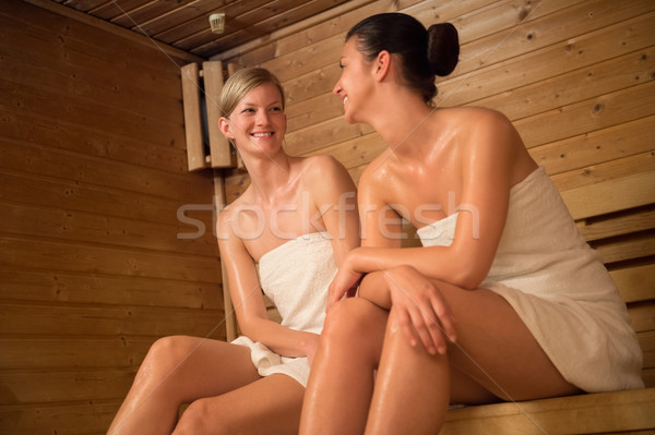 Uśmiechnięty kobiet mówić sauna młodych kobiet relaks Zdjęcia stock © CandyboxPhoto