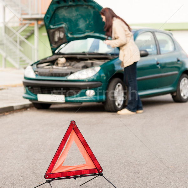 Nő elromlott autó felirat háromszög szomorú városi Stock fotó © CandyboxPhoto