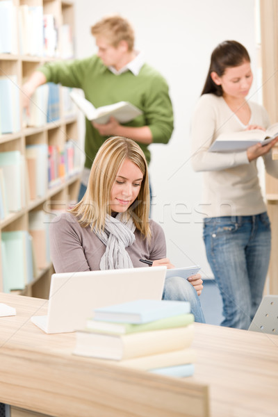 Stock fotó: Középiskola · könyvtár · diák · laptop · női · könyv