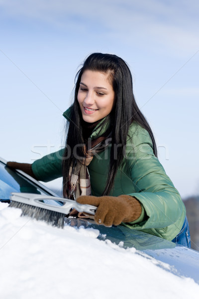 Winter auto vrouw sneeuw windscherm borstel Stockfoto © CandyboxPhoto