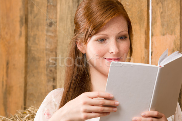 Jeunes romantique femme grange lecture livre [[stock_photo]] © CandyboxPhoto