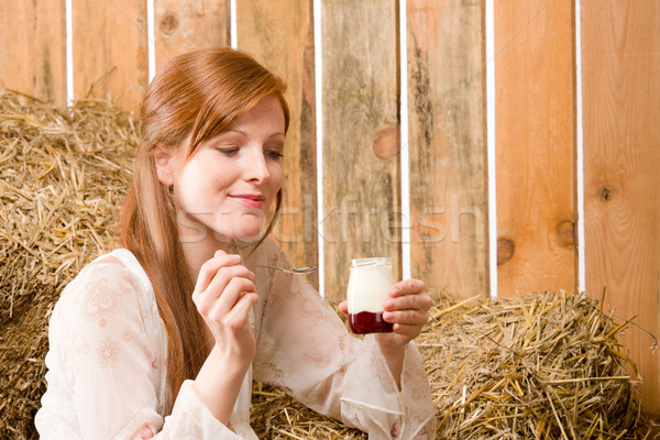 Stockfoto: Jonge · gezonde · vrouw · natuurlijke · yoghurt · land