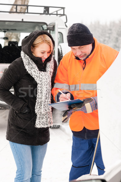 Frau Dokument kaputtes Auto Schnee Mechaniker Hilfe Stock foto © CandyboxPhoto