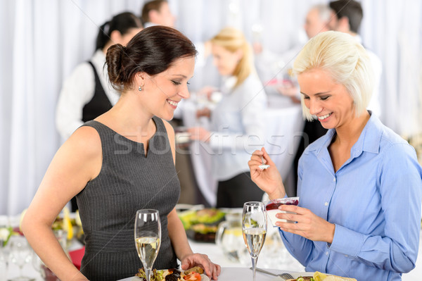 Zakelijke bijeenkomst buffet glimlachende vrouw eten dessert formeel Stockfoto © CandyboxPhoto
