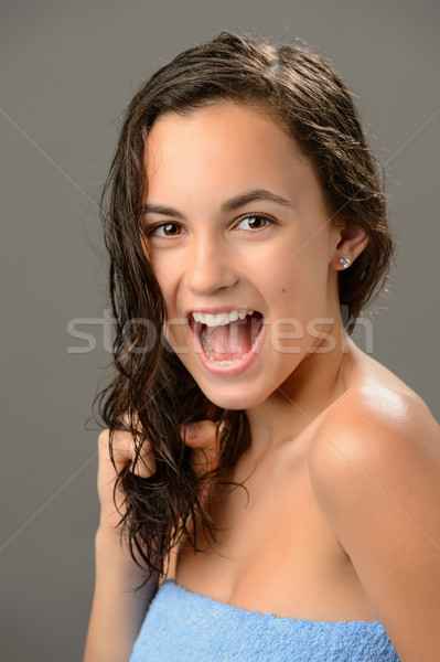 Derűs tinilány nedves hajápolás húz barna hajú Stock fotó © CandyboxPhoto