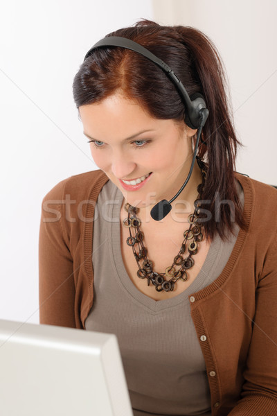 專業的 呼叫中心 代表 女子 看 計算機 商業照片 © CandyboxPhoto