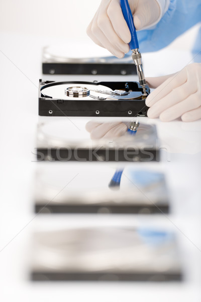 Сток-фото: компьютер · инженер · ремонта · диска · стерильный · эксперимент