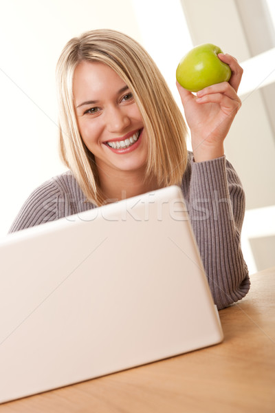 Studente sorridere lavoro laptop mangiare Foto d'archivio © CandyboxPhoto