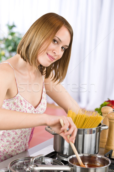 Pişirme genç kadın tatma domates sosu mutfak İtalyan Stok fotoğraf © CandyboxPhoto