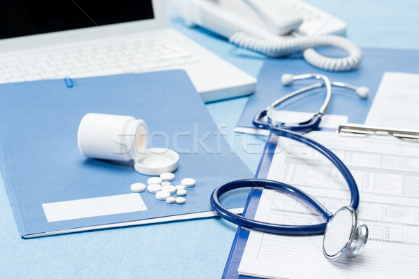 Orvosi rendelő asztal orvosi kellékek orvosi készletek iratok Stock fotó © CandyboxPhoto