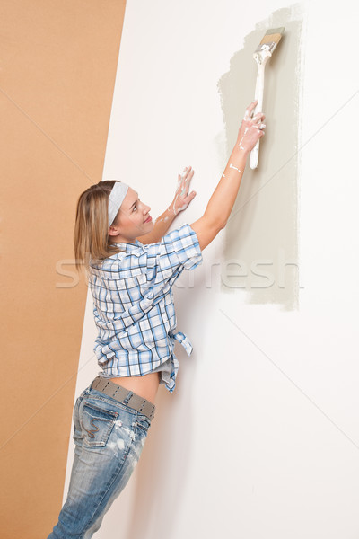 Melhoramento da casa mulher pintura parede paint brush casa Foto stock © CandyboxPhoto