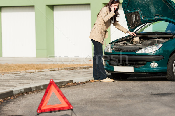 Samochodu kobieta wzywając drogowego wsparcie para Zdjęcia stock © CandyboxPhoto