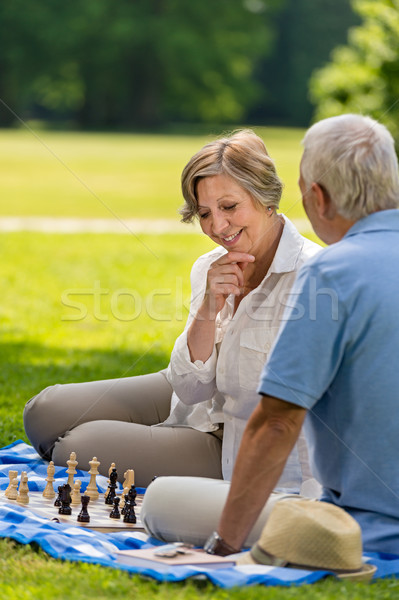 [[stock_photo]]: âgées · amis · couple · jouer · échecs · extérieur