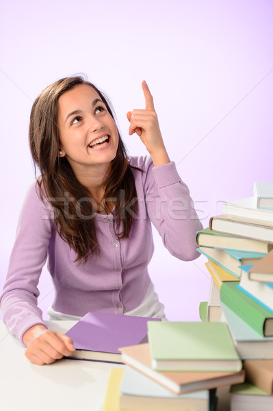 Uśmiechnięty student dziewczyna wskazując w górę fioletowy Zdjęcia stock © CandyboxPhoto