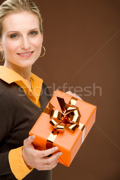 Vorliegenden Frau Feier halten glücklich jungen Stock foto © CandyboxPhoto