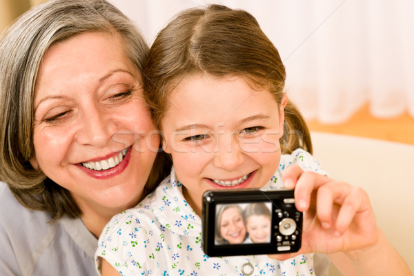Foto d'archivio: Nonna · giovane · ragazza · foto · pronipote · sorridere