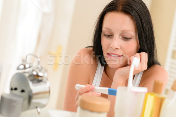 Nő terhességi teszt eredmény fürdőszoba türelmetlen barna hajú Stock fotó © CandyboxPhoto