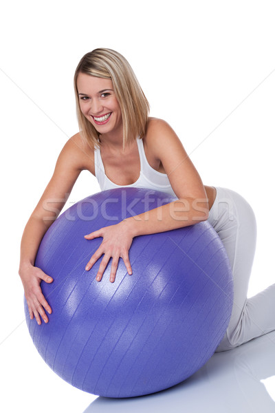 Сток-фото: фитнес · улыбающаяся · женщина · Purple · мяча · белый