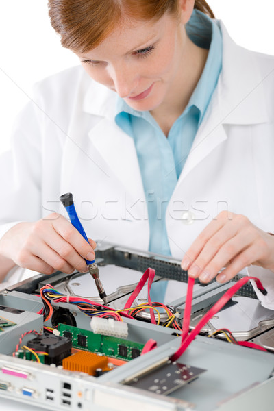 Femeie sprijini calculator inginer femeie repara Imagine de stoc © CandyboxPhoto