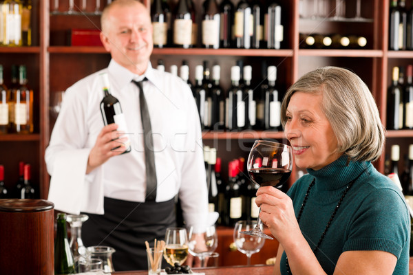 Weinbar Senior Frau genießen Weinglas Barkeeper Stock foto © CandyboxPhoto