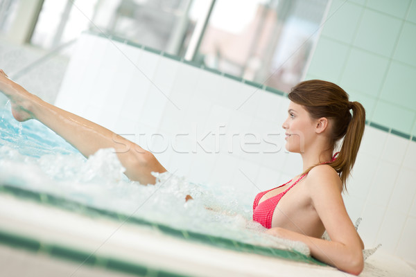 Schwimmbad schöne Frau bikini tragen entspannen Schaumbad Stock foto © CandyboxPhoto