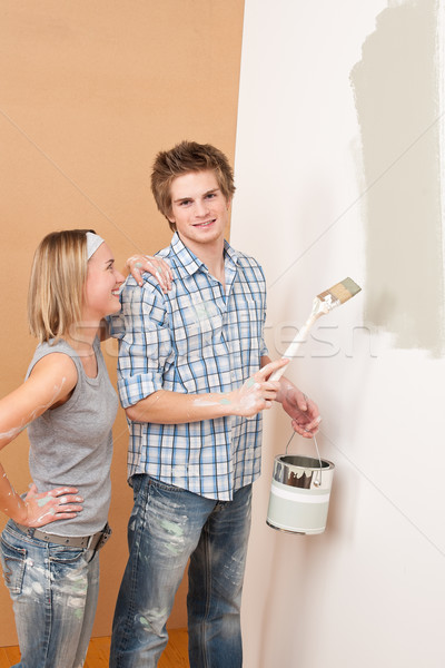Melhoramento da casa homem pintura parede pincel Foto stock © CandyboxPhoto