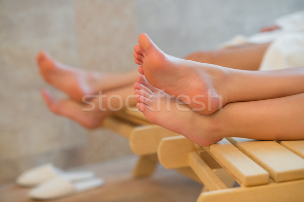 Pies dos mujeres relajante spa habitación Foto stock © CandyboxPhoto