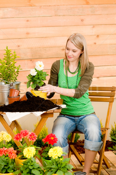 [[stock_photo]]: Jardinage · femme · fleur · de · printemps · terrasse · fleur