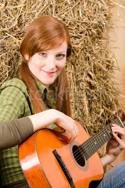 Jeunes pays femme jouer guitare grange [[stock_photo]] © CandyboxPhoto