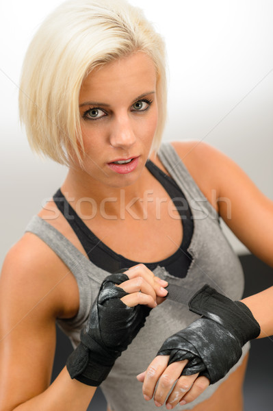 Kobieta nosić rękawice fitness treningu wykonywania Zdjęcia stock © CandyboxPhoto