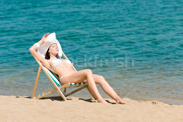 夏天 苗條 女子 日光浴 比基尼泳裝 躺椅 商業照片 © CandyboxPhoto
