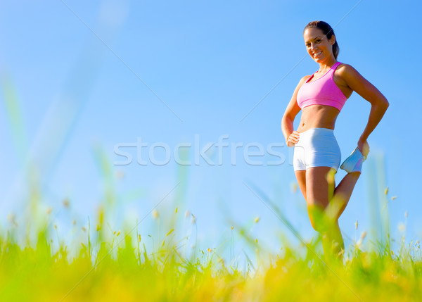Kadın egzersiz çayır Stok fotoğraf © cardmaverick2