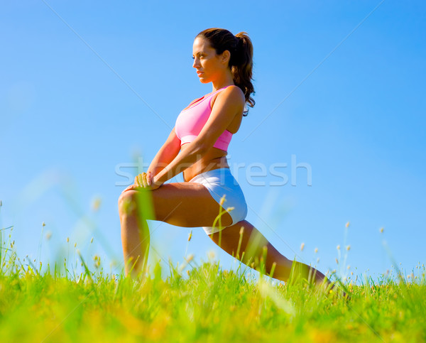Athlétique femme prairie Photo stock © cardmaverick2