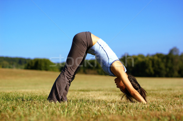 Foto stock: Nina · yoga · campo · verano · pradera