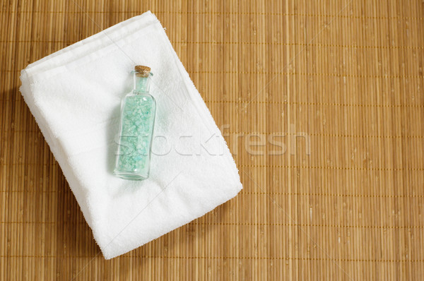 Estância termal cena garrafa toalha exibir Foto stock © cardmaverick2