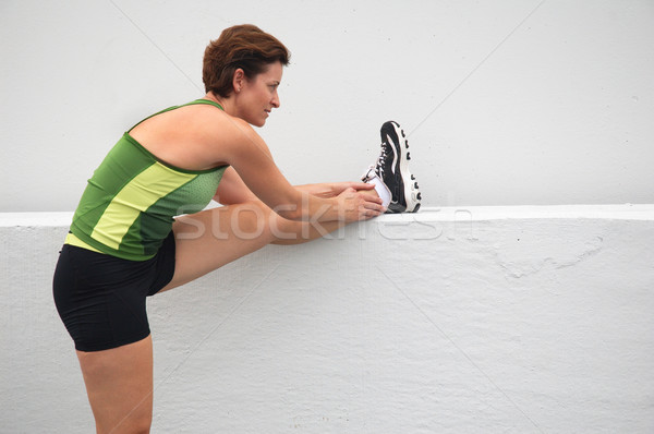 Stedelijke runner rijpe vrouw stad vrouw fitness Stockfoto © cardmaverick2