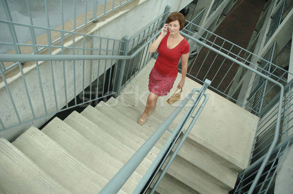Urbano mulher caminhada para cima escada feminino Foto stock © cardmaverick2