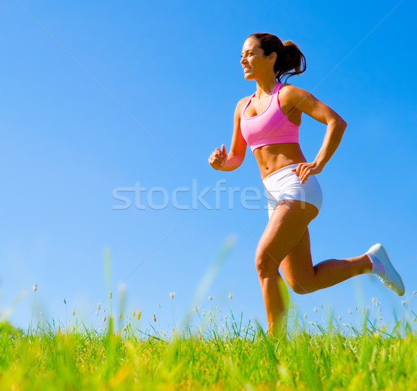 Sportos nő testmozgás edz legelő teljes Stock fotó © cardmaverick2