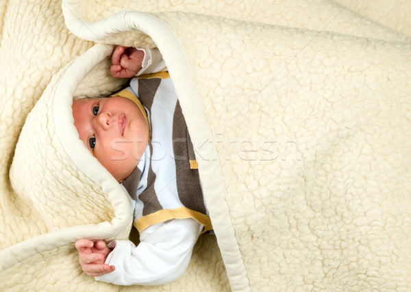 Bebek erkek battaniye güzel beyaz büyük gözleri Stok fotoğraf © carenas1