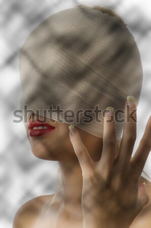 Durere portret femeie bandaj in jurul faţă Imagine de stoc © carlodapino