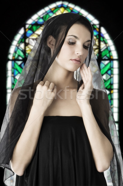 Negru femeie frumoasa val cap biserică ca Imagine de stoc © carlodapino