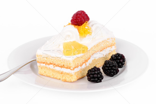 Torta crema frambuesas sabroso aislado blanco Foto stock © Carpeira10